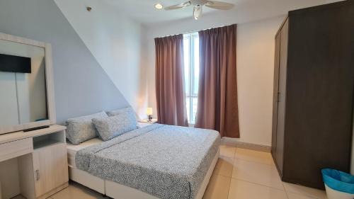 Downtown George Town Maison | Rooms at Mansion One, Shared Apartment Only