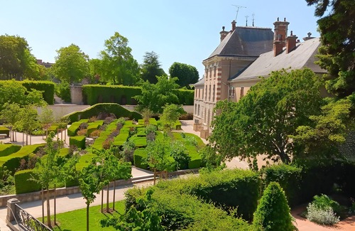 Nouan-sur-Loire Lit Et Petit-Déjeuner | Rooms at the Gates of Chambord – Breakfast Included and Table d'Hôtes Available