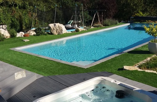 Fillinges Maison | Chambres, Fillinges, Piscine chauffée, Spa, 12 pers, airHockey, billard, bbq