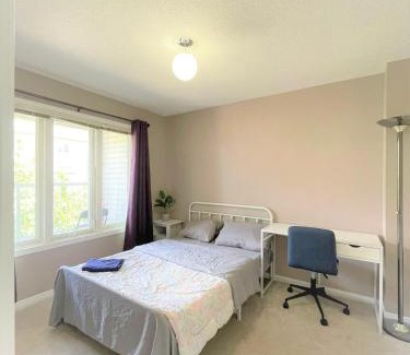 Burlington Maison | Rooms near Train Station