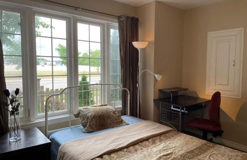 Burlington Maison | Rooms near Train Station
