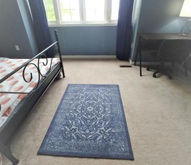 Burlington Maison | Rooms near Train Station