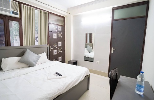 Sector 63 Hôtel | Roomshala 034 Grihum Noida Sector 63