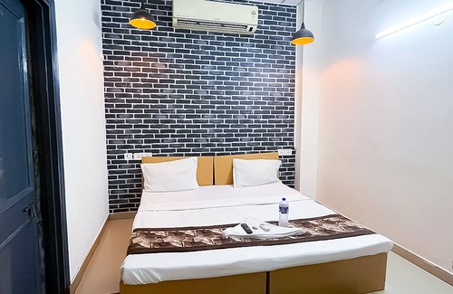 Block D Hôtel | Roomshala 116 Krishna Villa