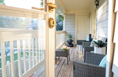 Germantown Copropriété | Roomy 2BR/2BA + Loft & Balcony in Germantown