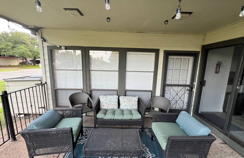 Lakeway Maison | Roomy 3bed/2bath by Lake Travis with community pool, pets welcome!