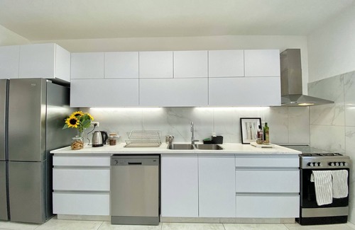 Jerusalem Appartement | Roomy 4BR Bayit VeGan sunny 180 view balcony Apt