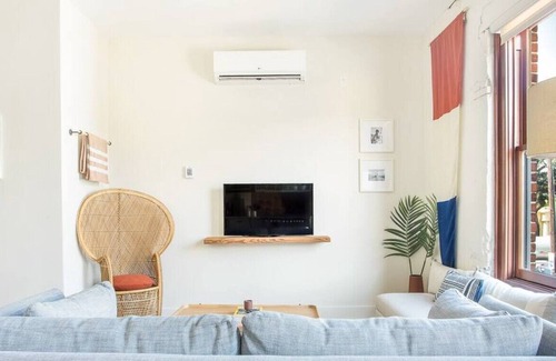 Yamacraw Village Copropriété | Roomy Hip 2BR in the Heart of Downtown Savannah