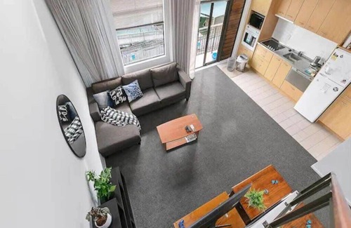 Eden Terrace Appartement | Roomy Loft Two Bedroom Apartment w/ Free Parking!