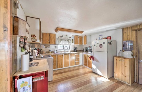 Roosevelt Maison | Roosevelt Retreat w/ Fire Pit ~ 3 Mi to Lake!