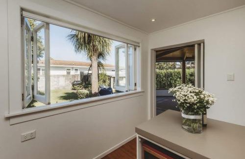 Fitzroy Maison | Ropiha Retreat - close to Fitzroy Beach paradise