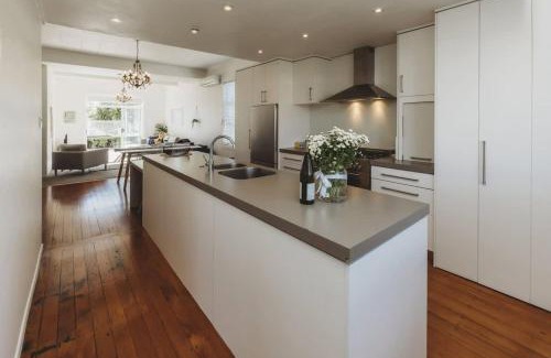 Fitzroy Maison | Ropiha Retreat - close to Fitzroy Beach paradise