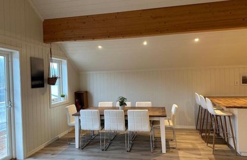 Vinnes Maison | Rorbu i Gilsvågen - Egen Brygge - Båtutleie