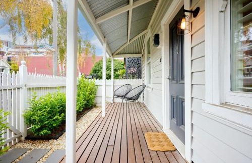 St Kilda Maison | Rosa 2BR w Large Garden Near St Kilda Beach