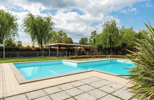 Montecarlo Appartement | Chambre 'Rosa Bianca' avec piscine partagée, Wi-Fi et climatisation