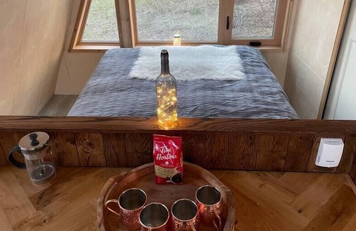 Riverton Maison | Rosa - Cabine Viking moderne, luxueuse, isolée, hors réseau