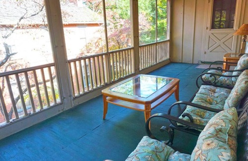 Coshocton Appartement | Roscoe Retreat in Heart of Historic Roscoe Village