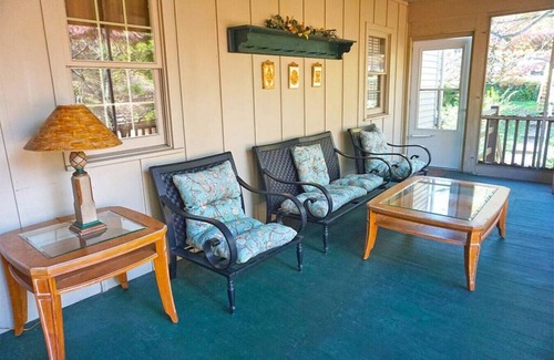 Coshocton Appartement | Roscoe Retreat in Heart of Historic Roscoe Village