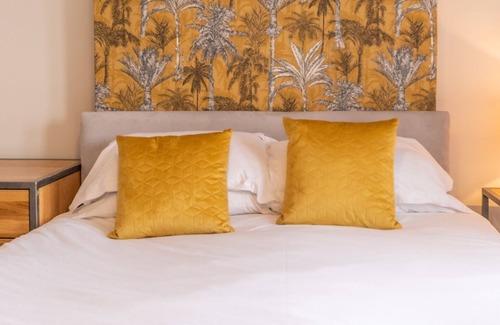 Hinton Charterhouse Maison | Rose And Crown