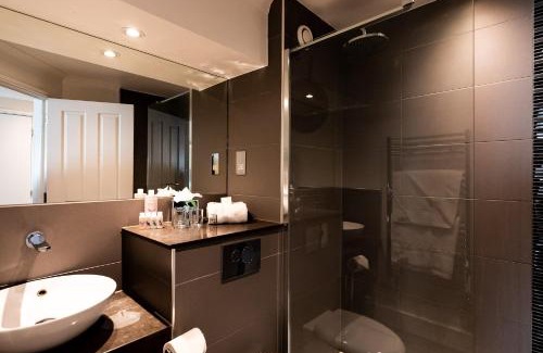 Village Hôtel | Rose And Crown Hotel