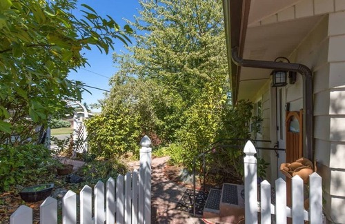 Sequim Appartement | Rose Bud #1 Bedroom Suite in the Heart of the City