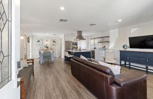 Goolwa Maison | Rose Cottage 3B Hutchinson St Goolwa - Linen Included