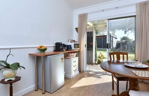 Broke Appartement | Rose Cottage Studio Romantic or Solo Getaway. Spa, Games Room