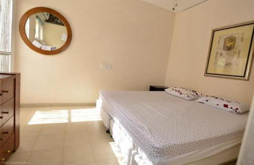 Neve Zohar Maison | Rose Dead Sea Neve Zohar