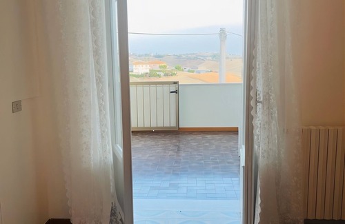 Cologna Spiaggia Maison | Rose garden in the hills