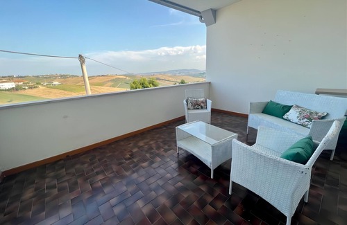 Cologna Spiaggia Maison | Rose garden in the hills
