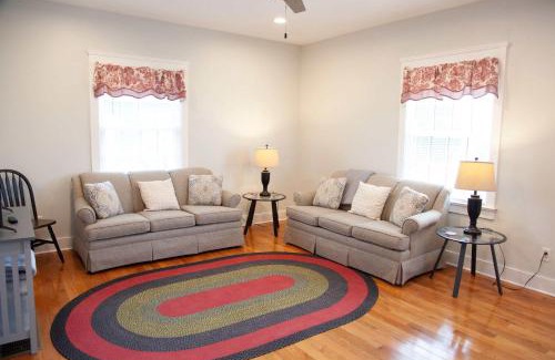 Geneva Maison | Rose Hill Cottage Lake Views & Mansion Grounds
