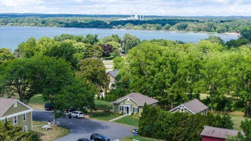 Geneva Maison | Rose Hill Cottage Lake Views & Mansion Grounds