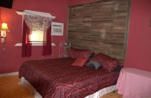 Canton Hôtel | Rose Red in Rustic setting