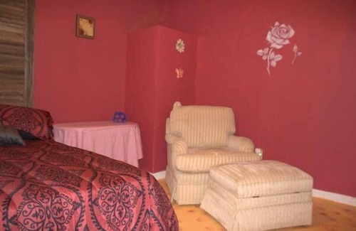 Canton Hôtel | Rose Red in Rustic setting