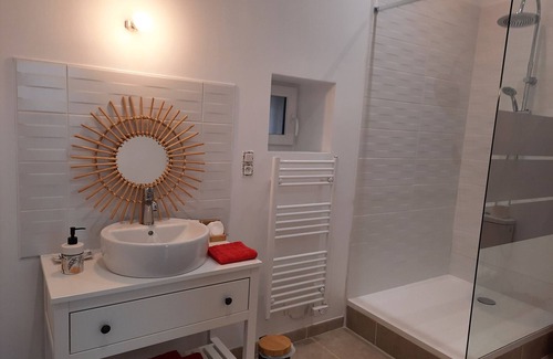 Le Blanc Lit Et Petit-Déjeuner | Chambre "Rose" dans Maison de Maître avec Parking et Recharge Véhicule - Le Blanc