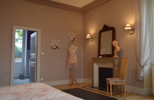 Le Blanc Lit Et Petit-Déjeuner | Chambre "Rose" dans Maison de Maître avec Parking et Recharge Véhicule - Le Blanc