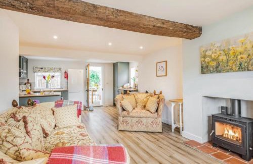 Hickling Maison | Rosemary Cottage