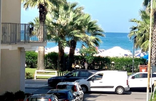 Roseto degli Abruzzi Appartement | Roseto Beach Escape Entire Apartment - Steps From the Beach