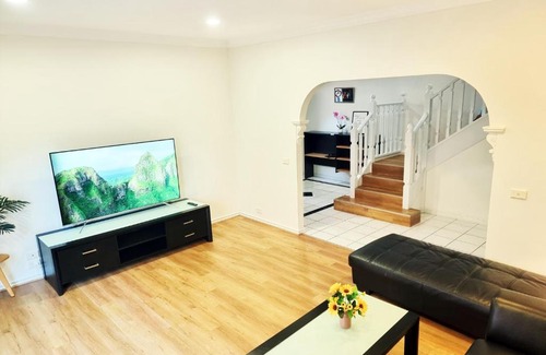 Maribyrnong Maison | Rosie House-Spacious comfortable Home