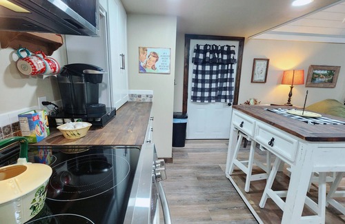 Edom Cottage | Rosie's Relaxing Ranch Retreat