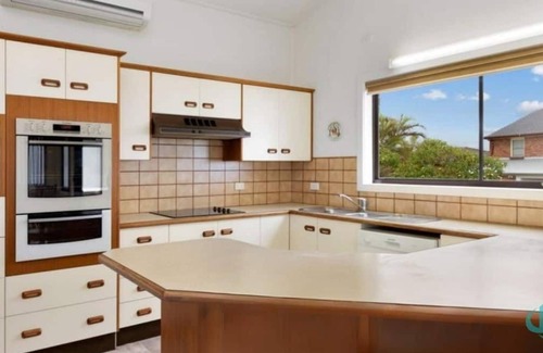 Caves Beach Maison | Rosie's Retreat - 300m to Beach dog friendly on request