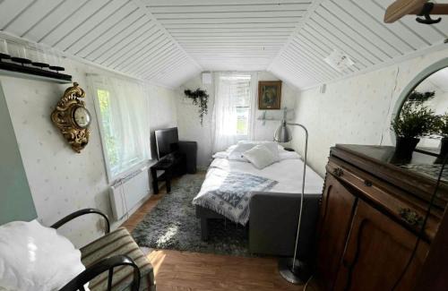 Tomta Maison | Roslagen sjötomt ,gårdshus på större gård
