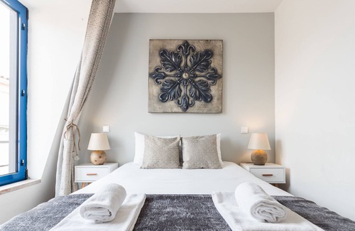 Pena Appartement | Rossio Penthouse Three-Bedroom Apartment w/ River View and Parking - by LU Holidays