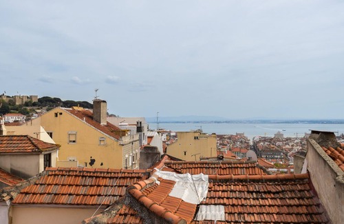 Pena Appartement | Rossio Penthouse Three-Bedroom Apartment w/ River View and Parking - by LU Holidays
