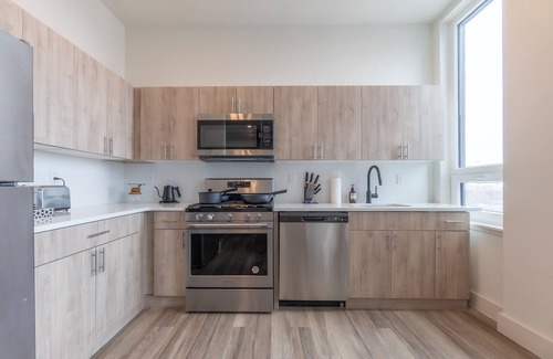 Central Business District Appartement | Rosy Retreat with NYC Views by the train! Free Parking+3 beds. ✨20% OFF 7days✨