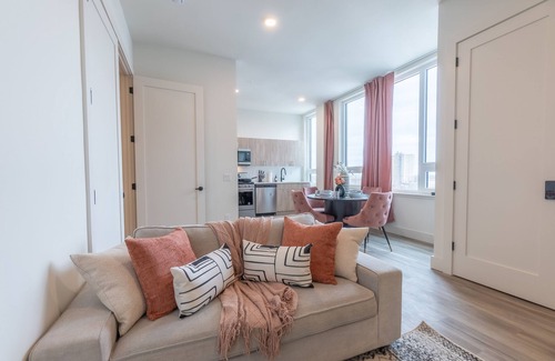 Central Business District Appartement | Rosy Retreat with NYC Views by the train! Free Parking+3 beds. ✨20% OFF 7days✨