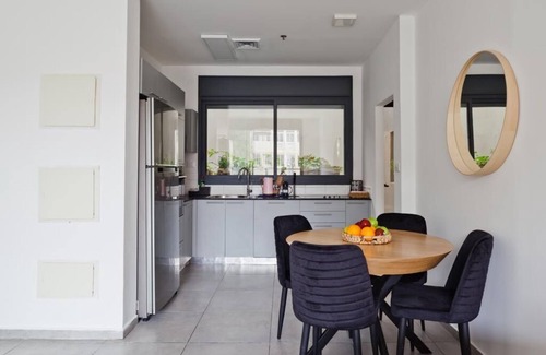 Tel Aviv Maison | Rotchild area - 3 bedrooms garden apt