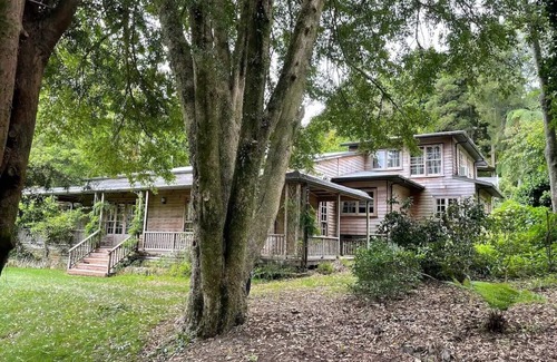 Okere Falls Maison | Rotoiti Lakefront Luxury with Tennis Court, Gym, and Jetty