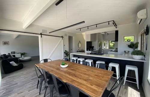 Lake Okareka Appartement | Rotorua Lake Ōkareka Studio with Views, Spa & BBQ