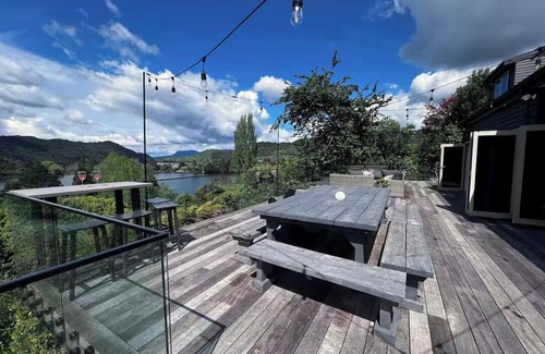 Lake Okareka Appartement | Rotorua Lake Ōkareka Studio with Views, Spa & BBQ